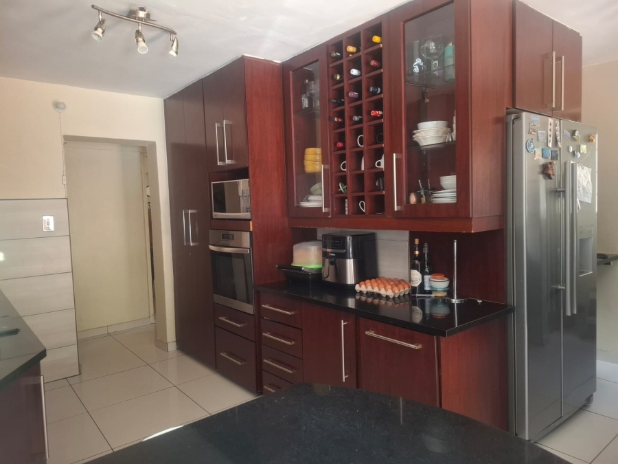 5 Bedroom Property for Sale in Buccleuch Gauteng