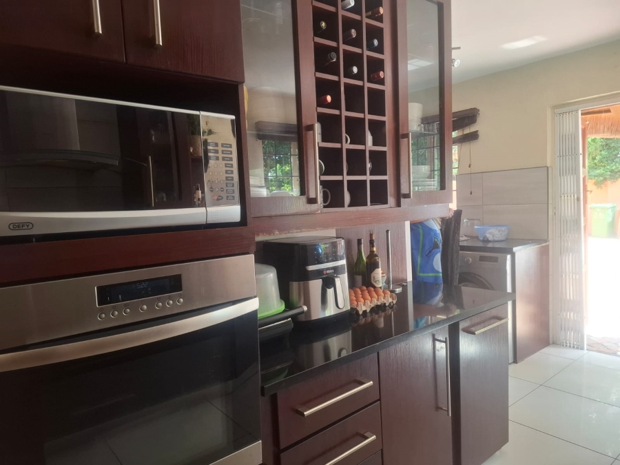 5 Bedroom Property for Sale in Buccleuch Gauteng