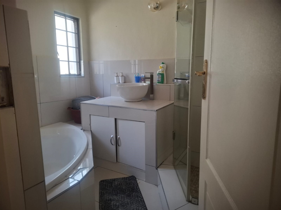 5 Bedroom Property for Sale in Buccleuch Gauteng