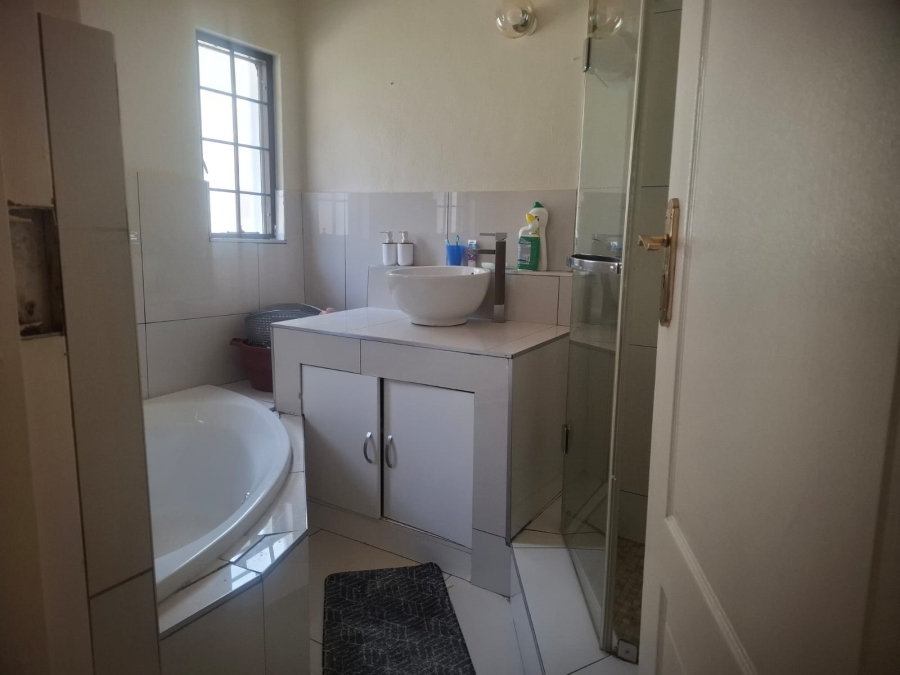 5 Bedroom Property for Sale in Buccleuch Gauteng