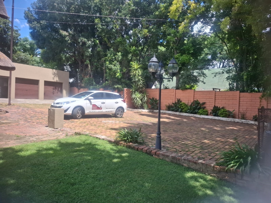 5 Bedroom Property for Sale in Buccleuch Gauteng