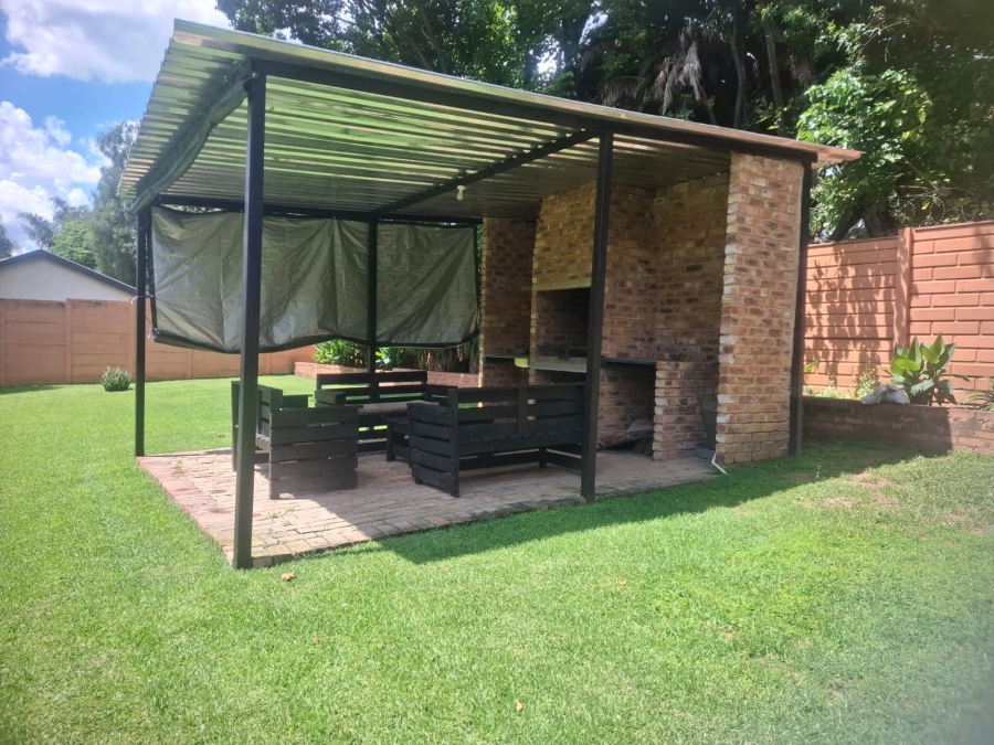 5 Bedroom Property for Sale in Buccleuch Gauteng