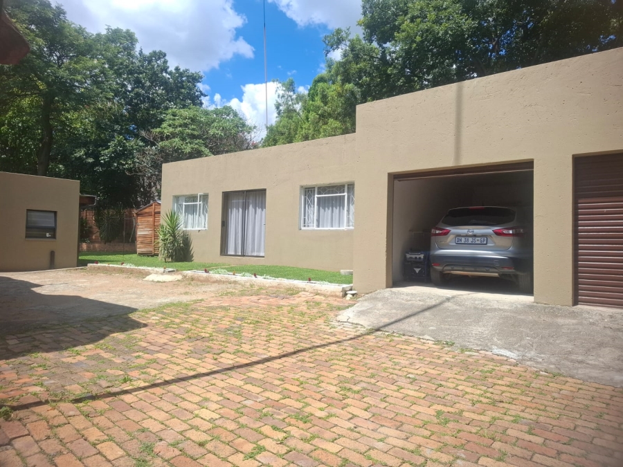 5 Bedroom Property for Sale in Buccleuch Gauteng