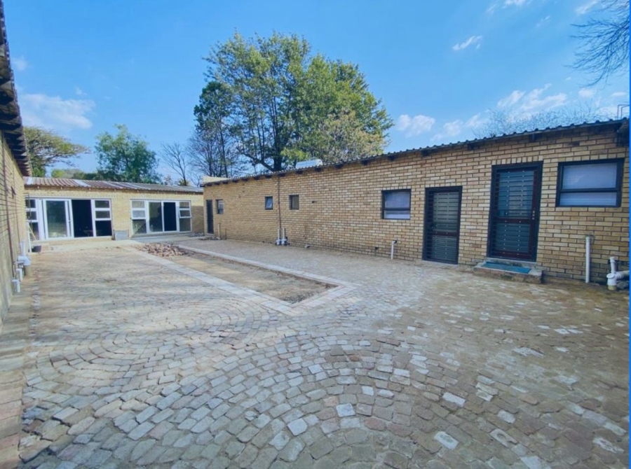 4 Bedroom Property for Sale in Lombardy East Gauteng