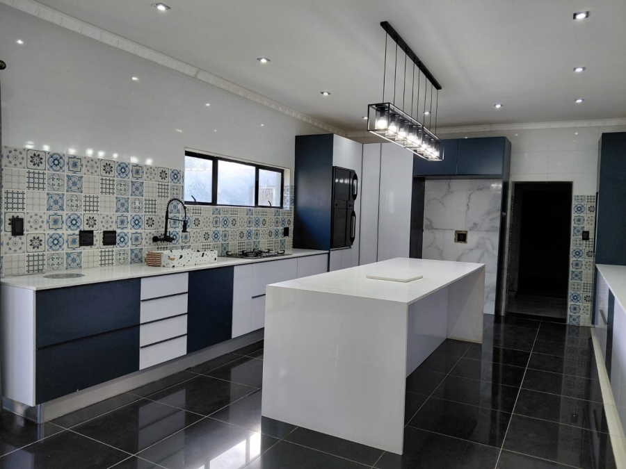 5 Bedroom Property for Sale in Beyers Park Gauteng