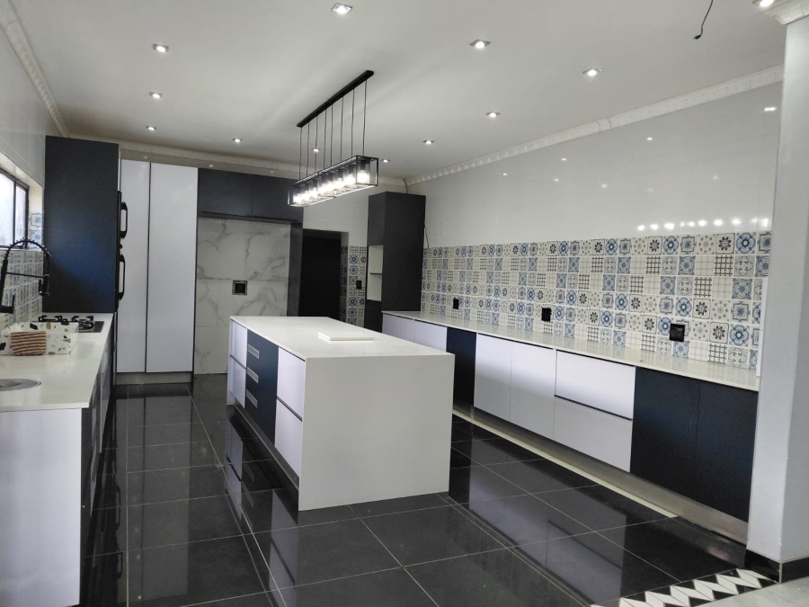 5 Bedroom Property for Sale in Beyers Park Gauteng