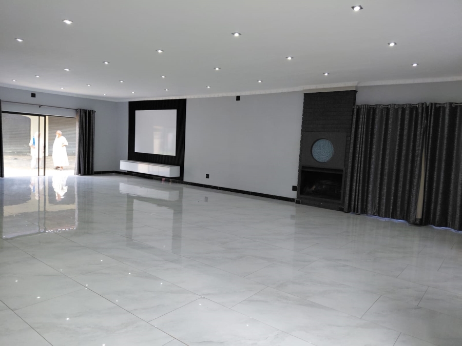 5 Bedroom Property for Sale in Beyers Park Gauteng