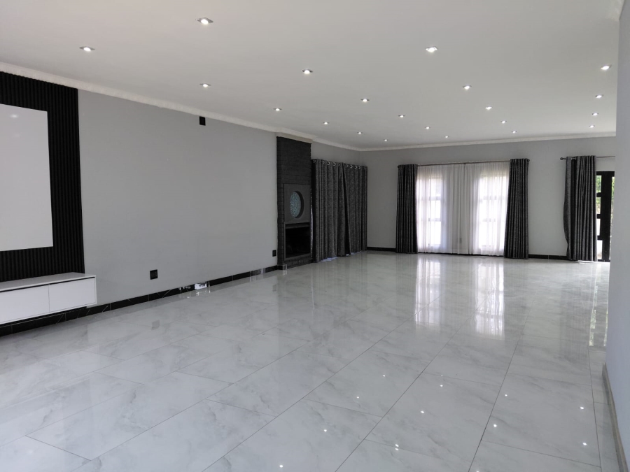 5 Bedroom Property for Sale in Beyers Park Gauteng