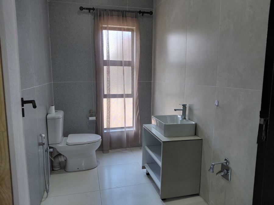 5 Bedroom Property for Sale in Beyers Park Gauteng