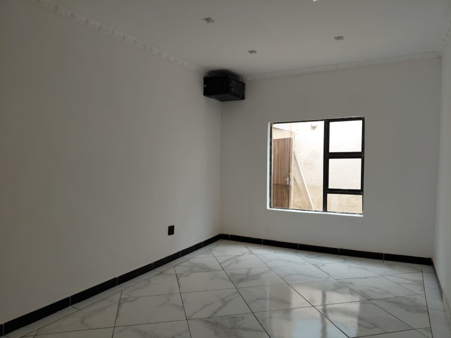 5 Bedroom Property for Sale in Beyers Park Gauteng