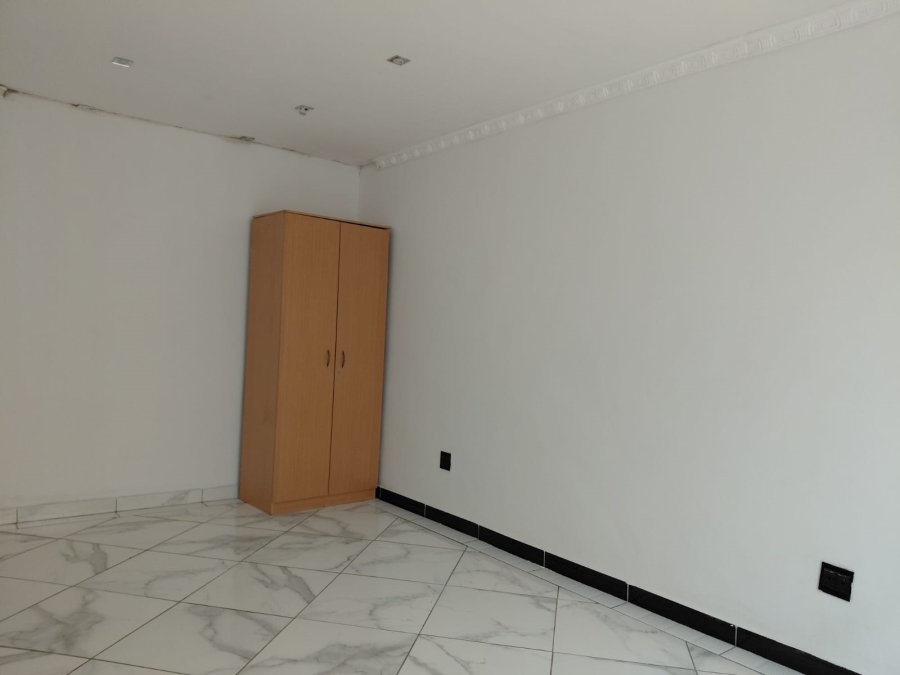 5 Bedroom Property for Sale in Beyers Park Gauteng