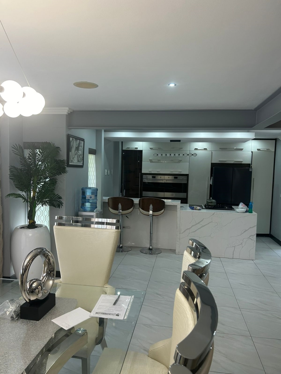 5 Bedroom Property for Sale in Greenstone Hill Gauteng