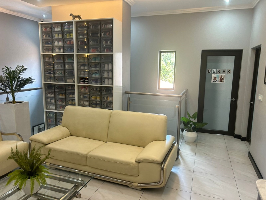 5 Bedroom Property for Sale in Greenstone Hill Gauteng