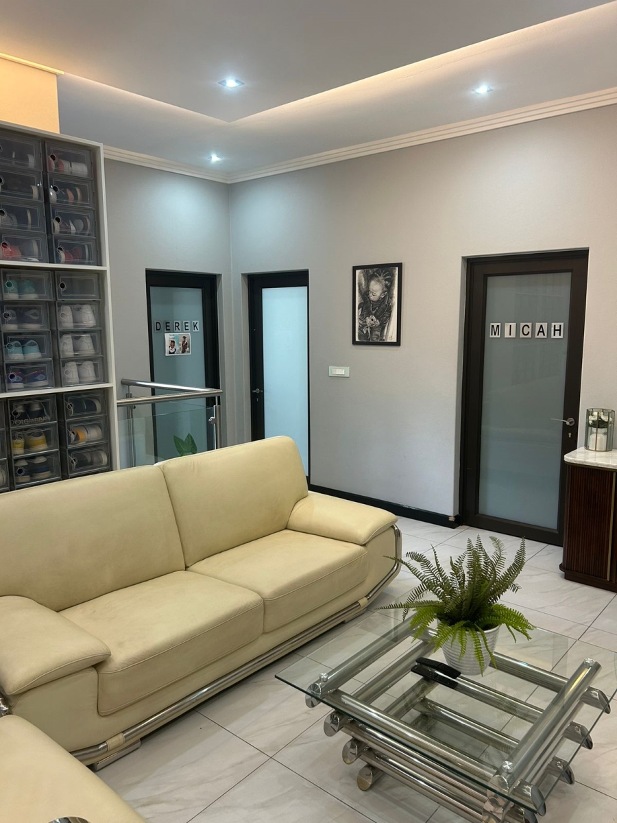 5 Bedroom Property for Sale in Greenstone Hill Gauteng