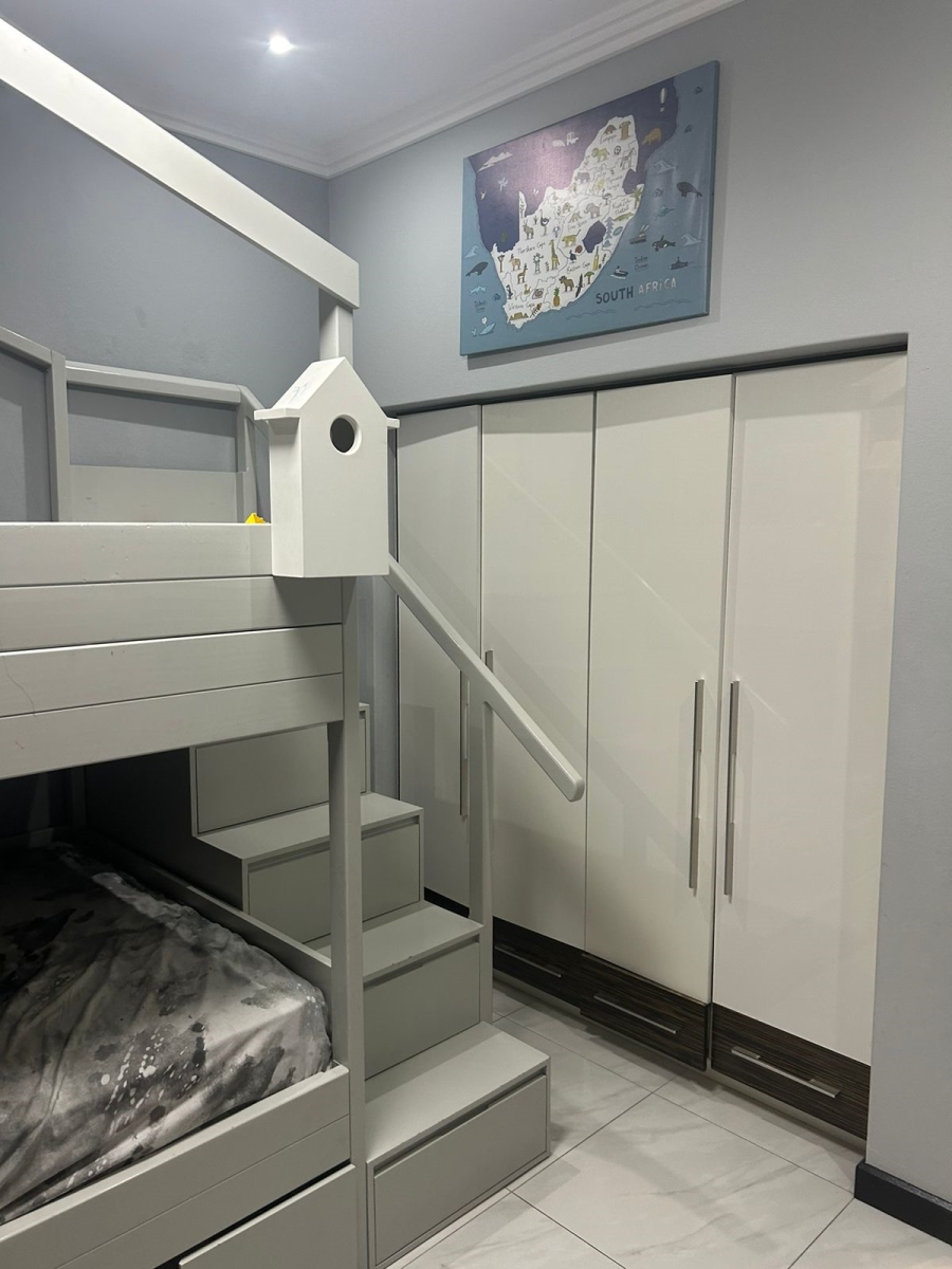 5 Bedroom Property for Sale in Greenstone Hill Gauteng