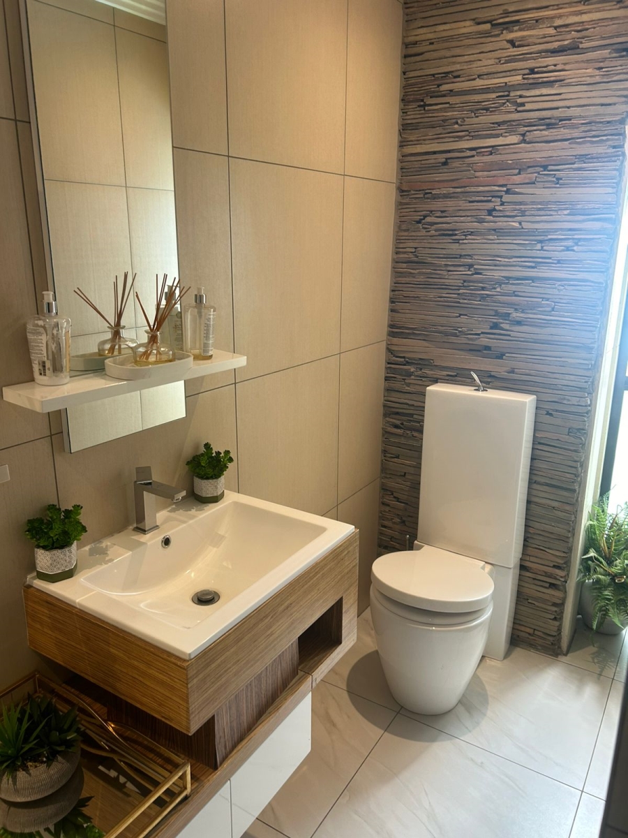 5 Bedroom Property for Sale in Greenstone Hill Gauteng