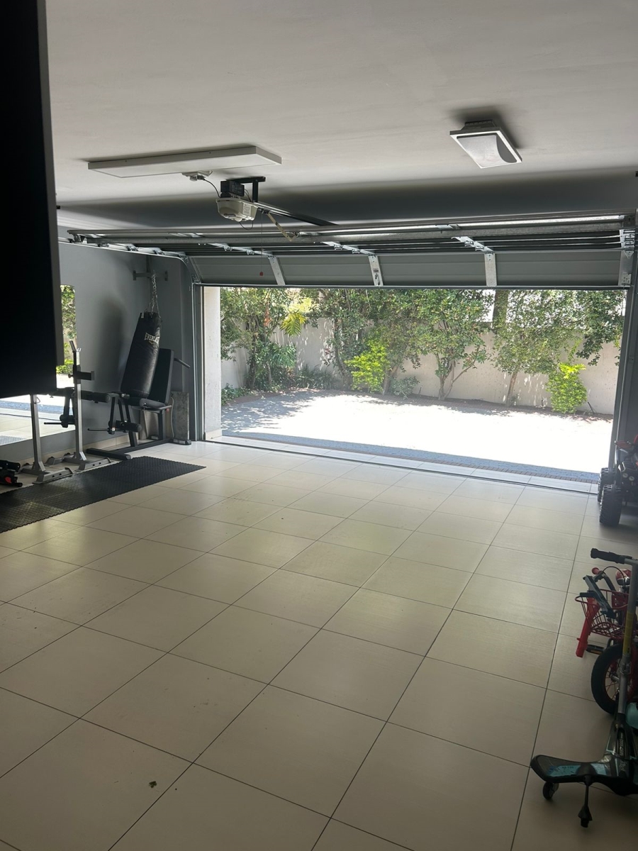 5 Bedroom Property for Sale in Greenstone Hill Gauteng