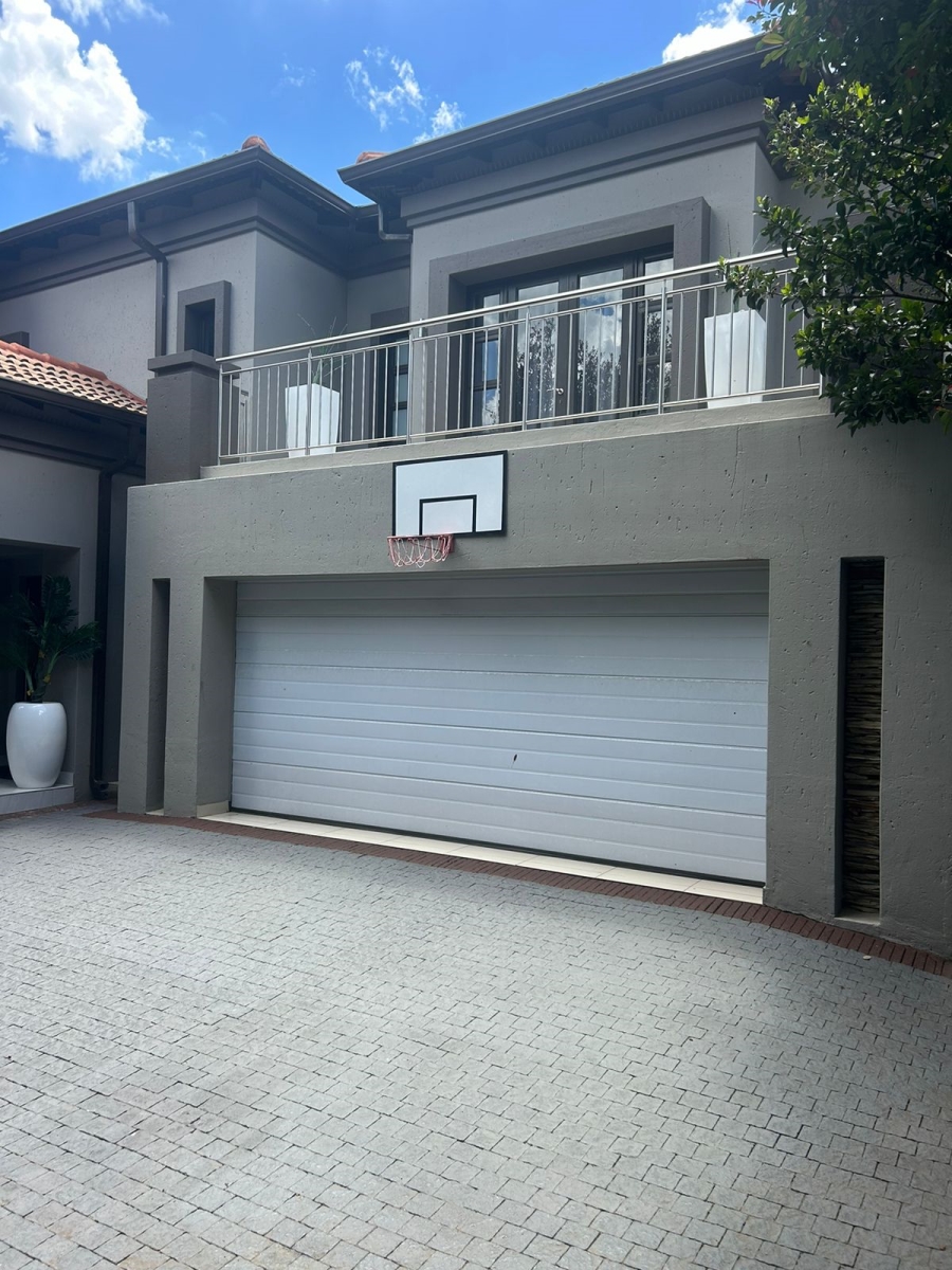 5 Bedroom Property for Sale in Greenstone Hill Gauteng