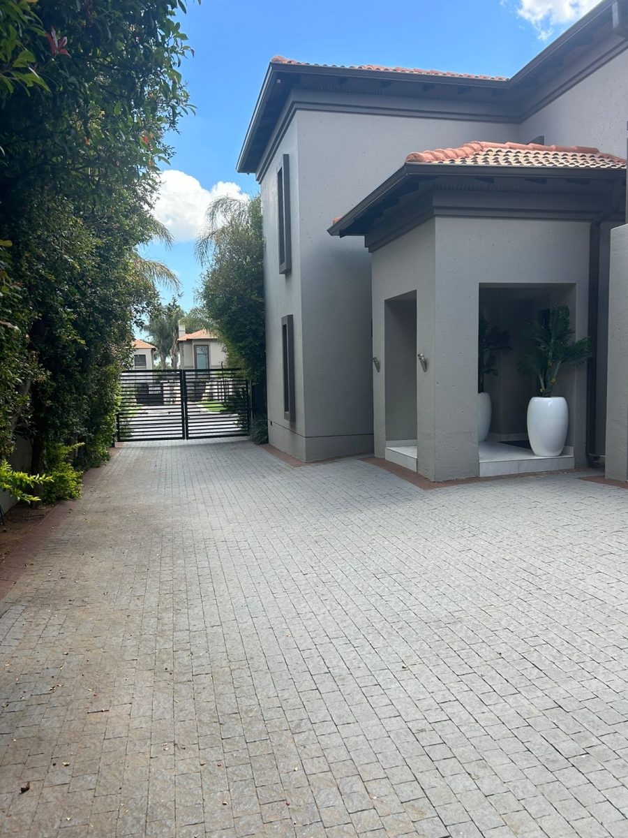 5 Bedroom Property for Sale in Greenstone Hill Gauteng