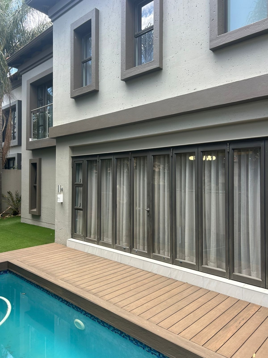 5 Bedroom Property for Sale in Greenstone Hill Gauteng