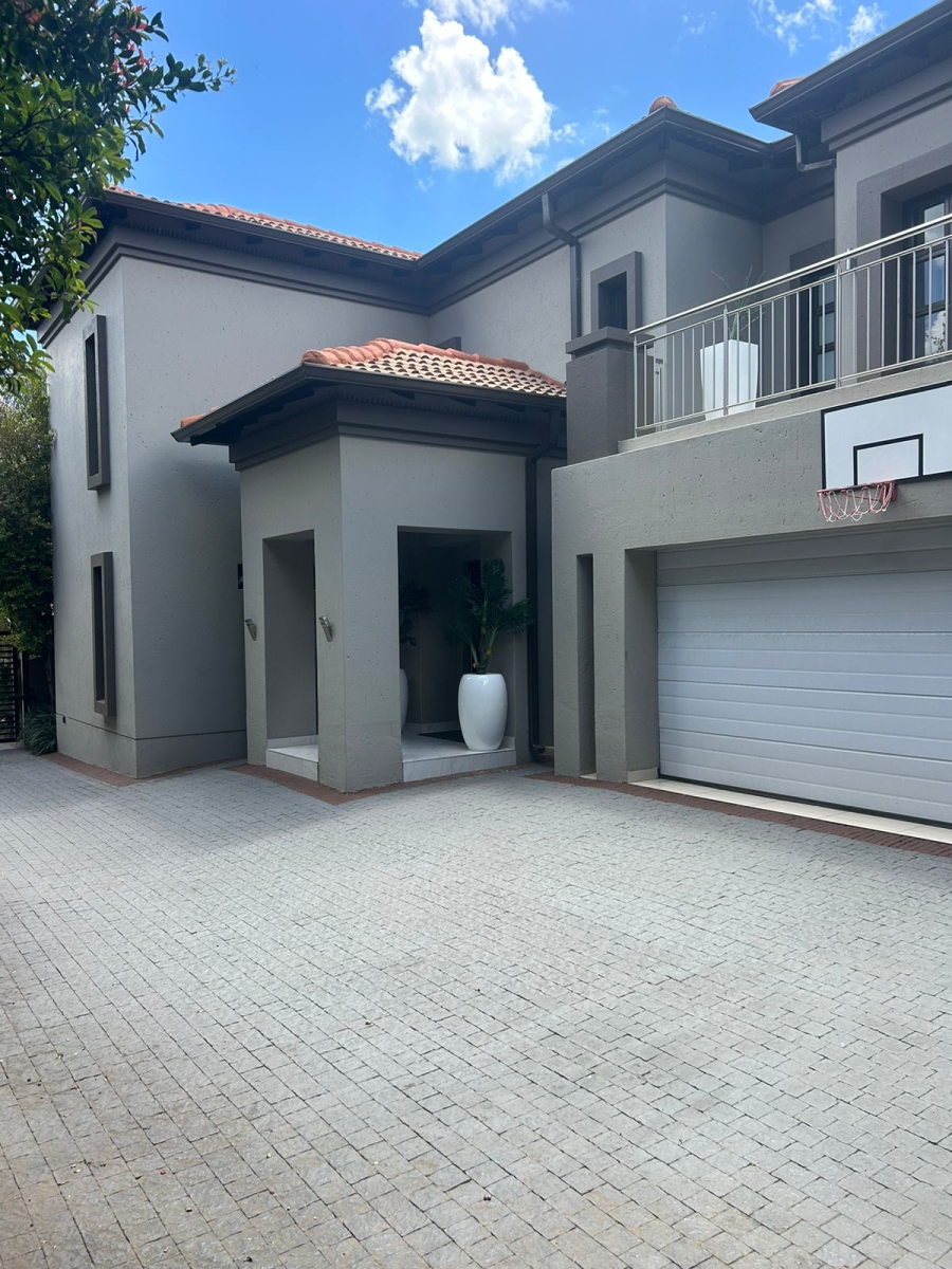 5 Bedroom Property for Sale in Greenstone Hill Gauteng