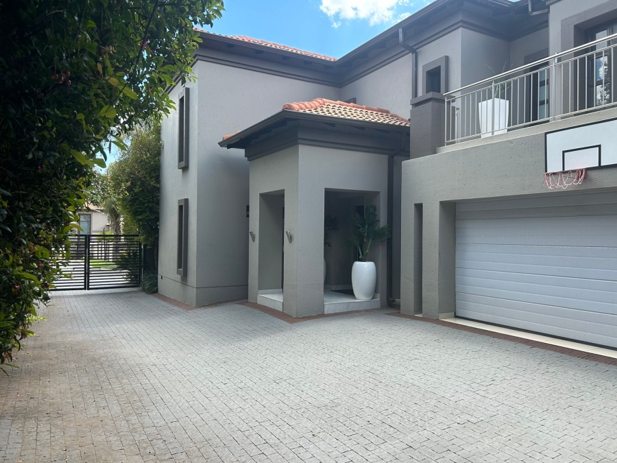 5 Bedroom Property for Sale in Greenstone Hill Gauteng