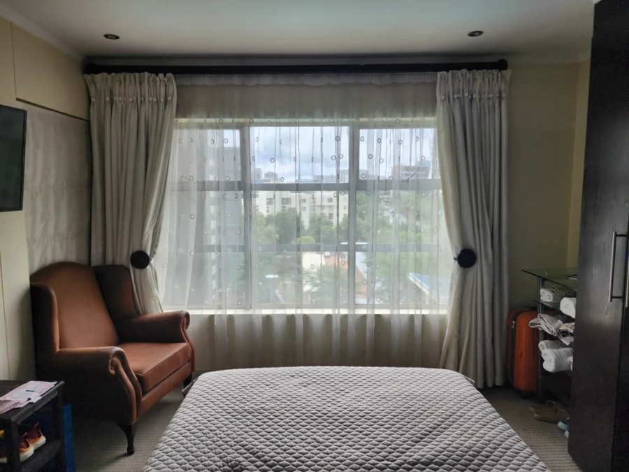 To Let 2 Bedroom Property for Rent in Sandhurst Gauteng