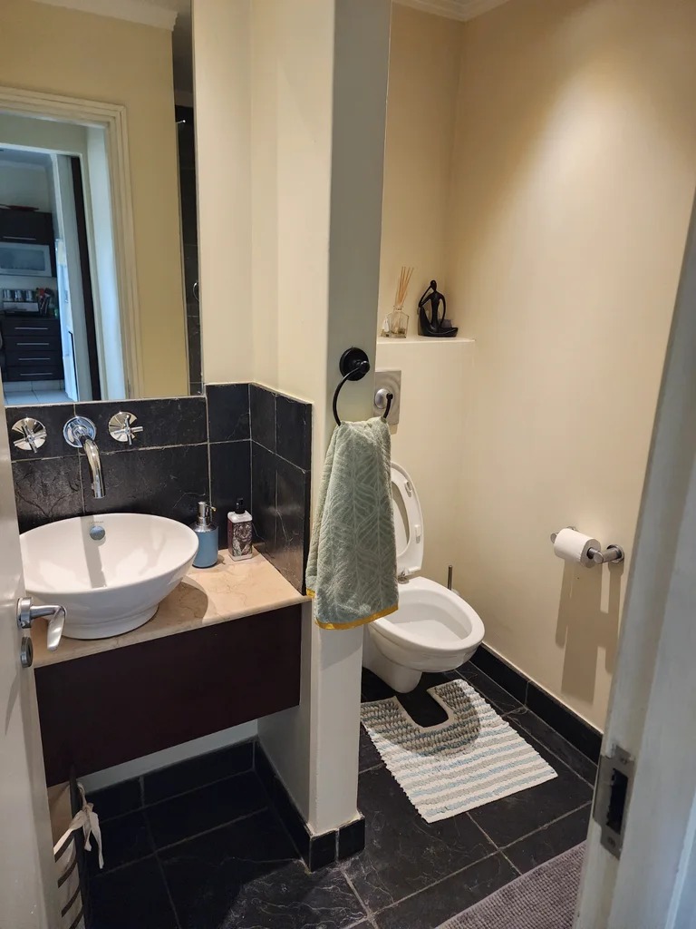 To Let 2 Bedroom Property for Rent in Sandhurst Gauteng