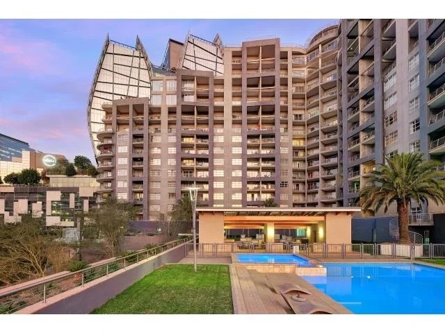 To Let 2 Bedroom Property for Rent in Sandhurst Gauteng