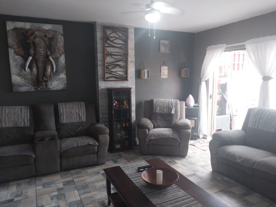 3 Bedroom Property for Sale in East Geduld Gauteng