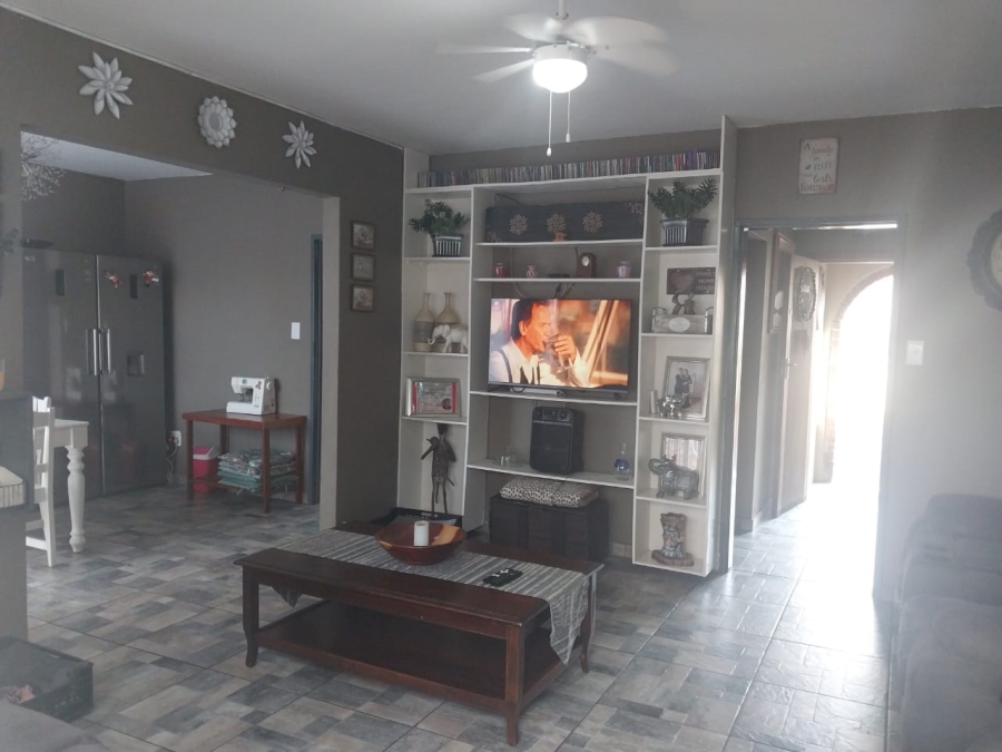 3 Bedroom Property for Sale in East Geduld Gauteng