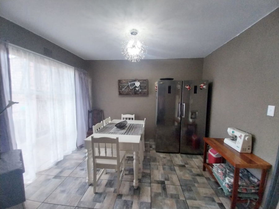 3 Bedroom Property for Sale in East Geduld Gauteng