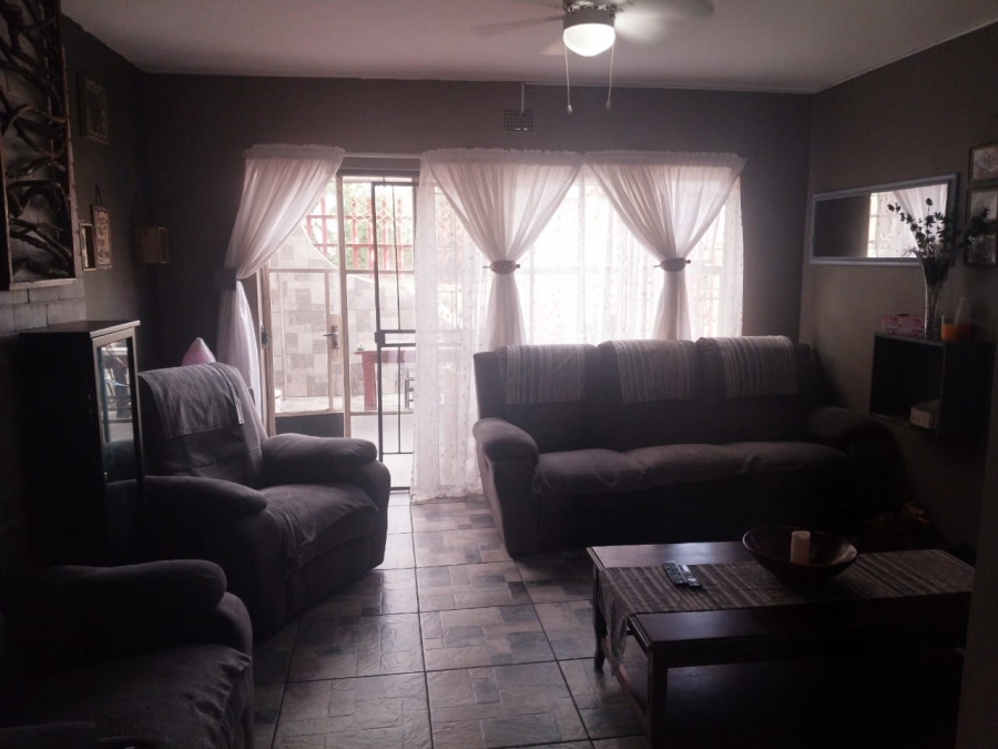 3 Bedroom Property for Sale in East Geduld Gauteng
