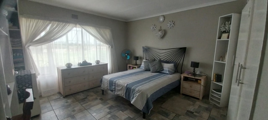 3 Bedroom Property for Sale in East Geduld Gauteng