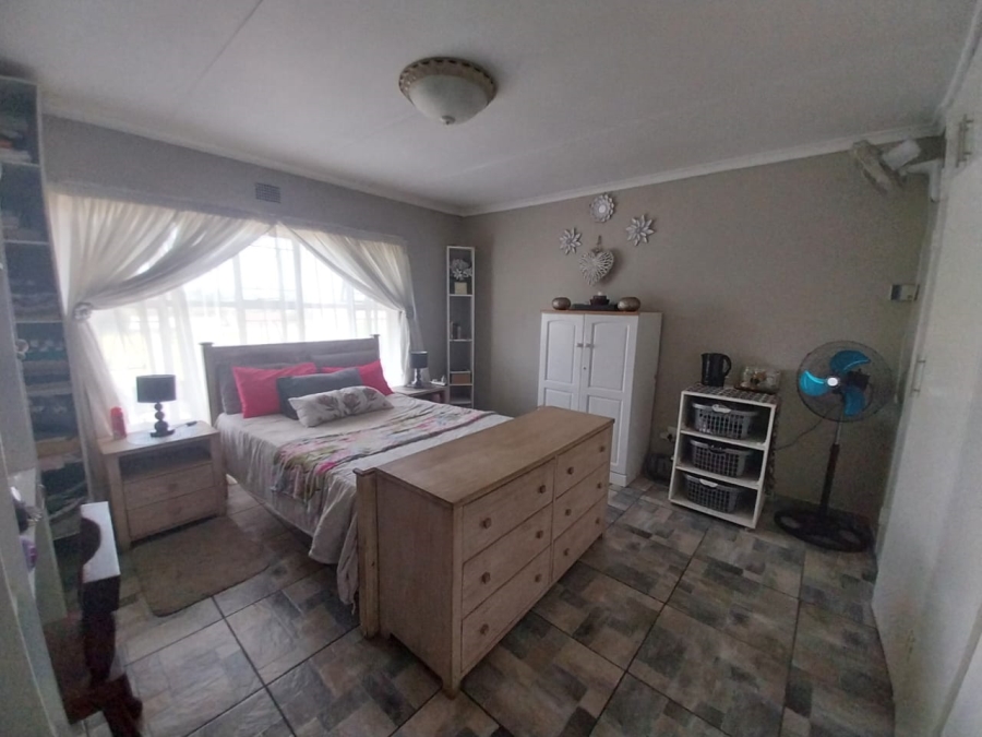 3 Bedroom Property for Sale in East Geduld Gauteng