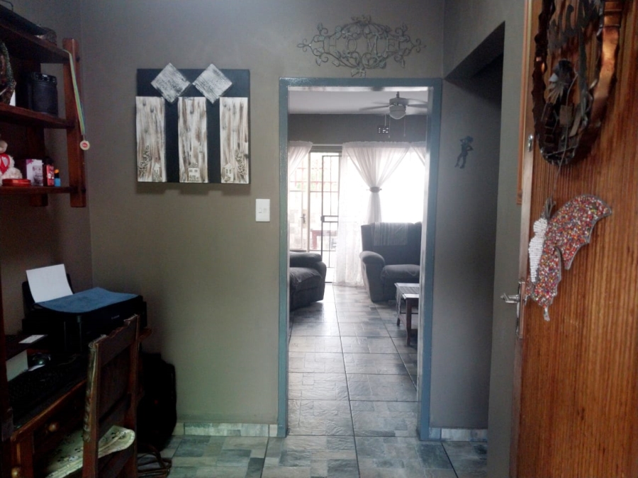 3 Bedroom Property for Sale in East Geduld Gauteng