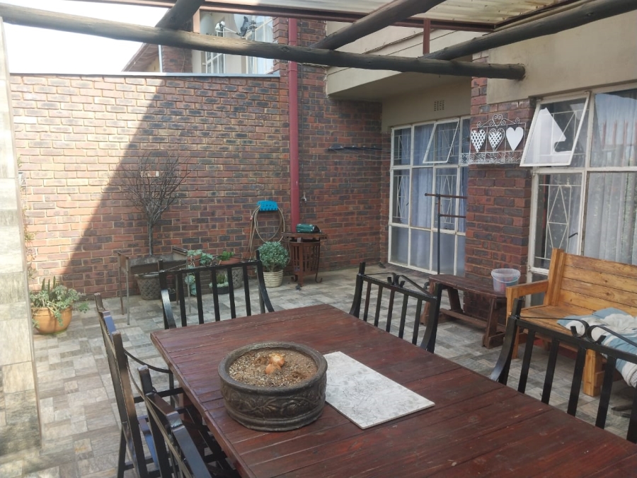 3 Bedroom Property for Sale in East Geduld Gauteng