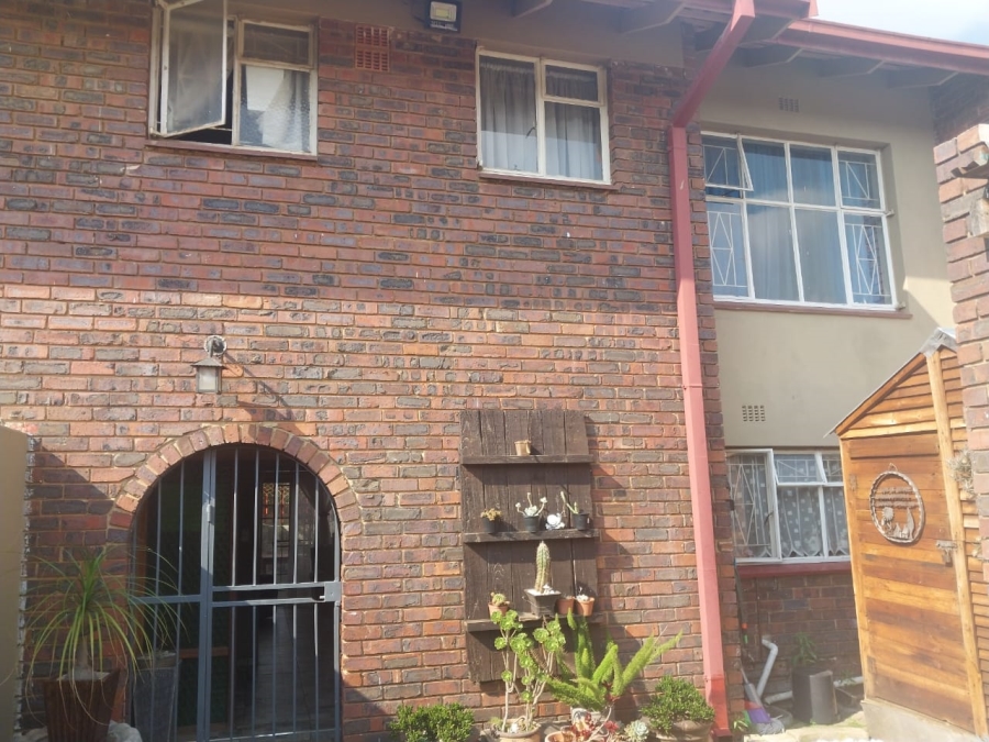 3 Bedroom Property for Sale in East Geduld Gauteng