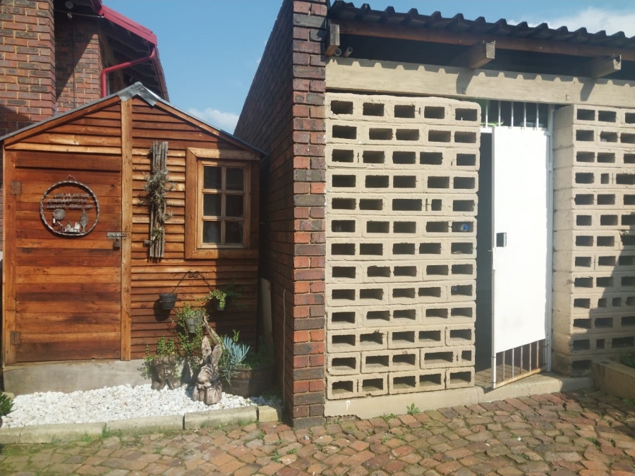 3 Bedroom Property for Sale in East Geduld Gauteng