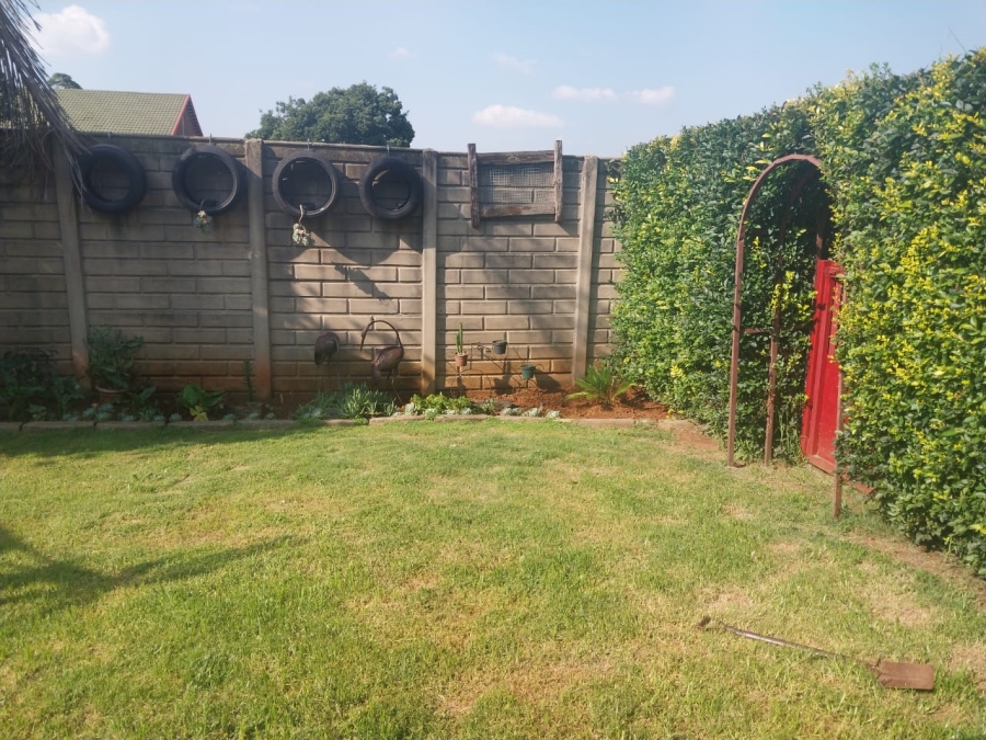 3 Bedroom Property for Sale in East Geduld Gauteng