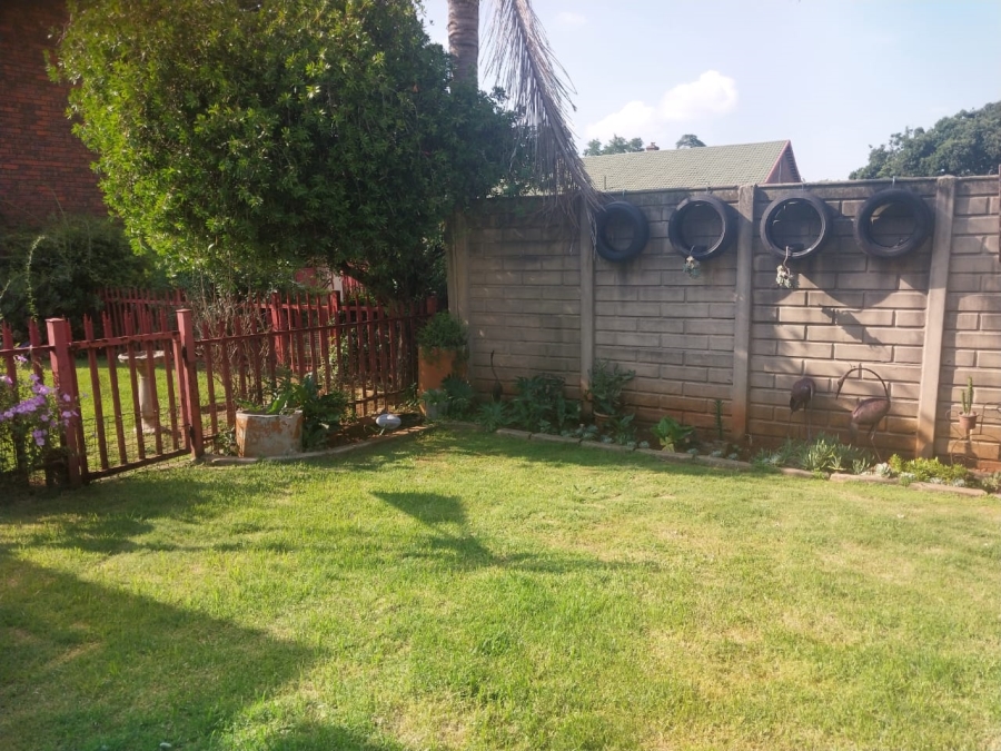 3 Bedroom Property for Sale in East Geduld Gauteng
