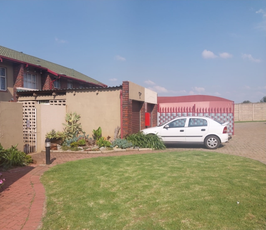 3 Bedroom Property for Sale in East Geduld Gauteng