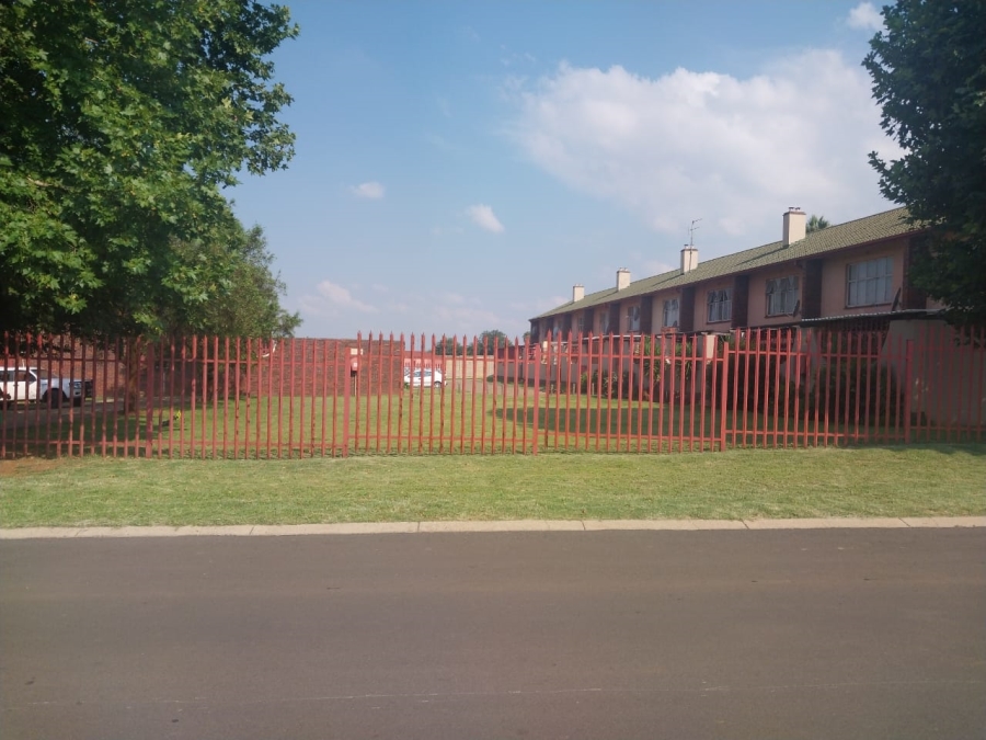 3 Bedroom Property for Sale in East Geduld Gauteng