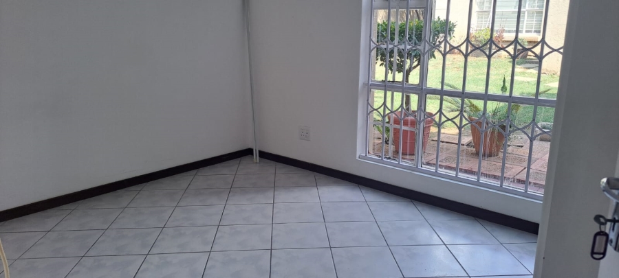 To Let 2 Bedroom Property for Rent in Bedfordview Gauteng