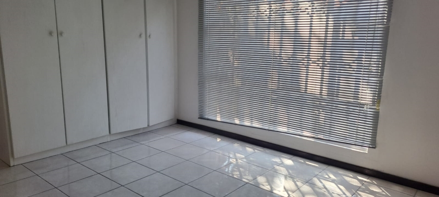 To Let 2 Bedroom Property for Rent in Bedfordview Gauteng