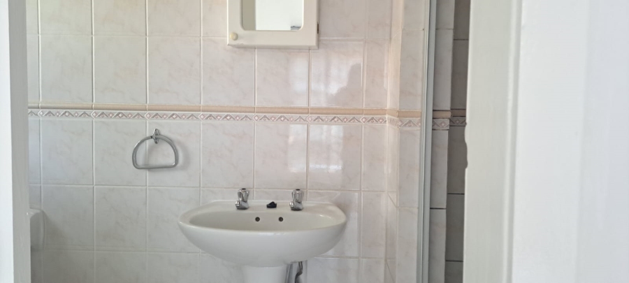 To Let 2 Bedroom Property for Rent in Bedfordview Gauteng