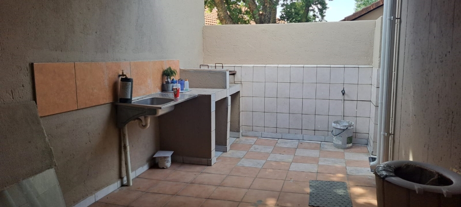 To Let 2 Bedroom Property for Rent in Bedfordview Gauteng