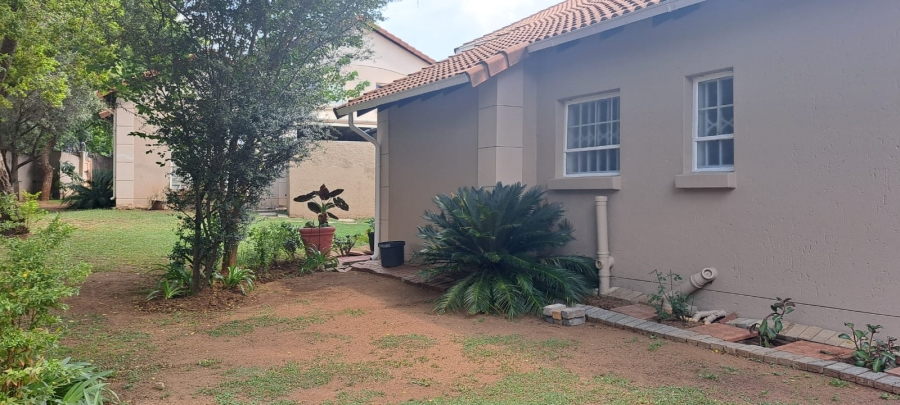 To Let 2 Bedroom Property for Rent in Bedfordview Gauteng