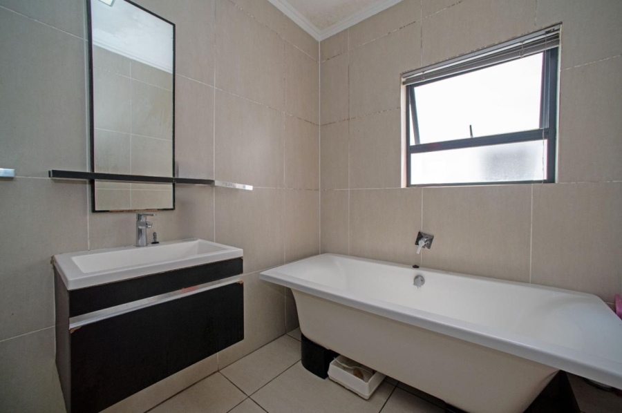3 Bedroom Property for Sale in Greenstone Ridge Gauteng