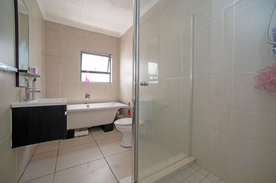 3 Bedroom Property for Sale in Greenstone Ridge Gauteng